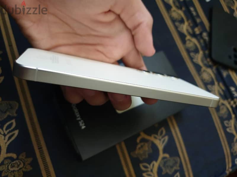 Samsung S24 4