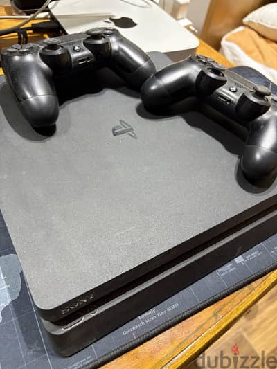 PlayStation 4 Slim 1TB استعمال خفيف جدًا