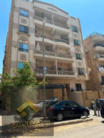 Apartment for sale, a strong investment opportunity in the Fifth Settlement neighborhood 3/4, Fifth Settlement, close to the Egyptian Language School, and the second street from Gamal Abdel Nasser, and the end of the street a large medical mall, minutes from 90th Street, a vital area with services. The apartment is rented for two years, new contract. Apartment for sale, a strong investment opportunity in the Fifth Settlement neighborhood 3/4, Fifth Settlement, close to the Egyptian Language School, and the second street from Gamal Abdel Nasser, and the end of the street a large medical mall, minutes from 90th Street, a vital area with services. The apartment is rented for two years, new contract.