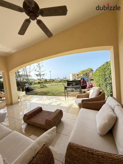 For rent a villa in Marina 5 on the second row with a sandy lake