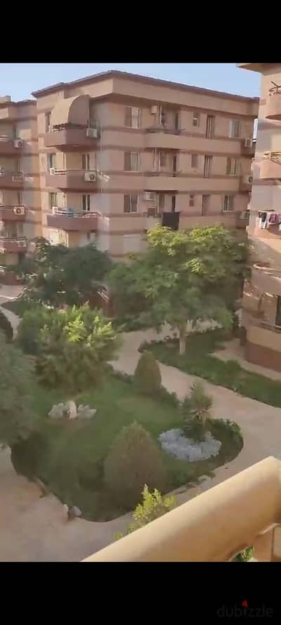 فرصة مميزة للبيع بمدينه بالرحاب1 المرحله الرابعه مساحه 135م  دور ثاني بدون اسانسير  بسعر لقطه 6,500,000 تفاوض كامله مرافق من غاز وميه وكهرباء