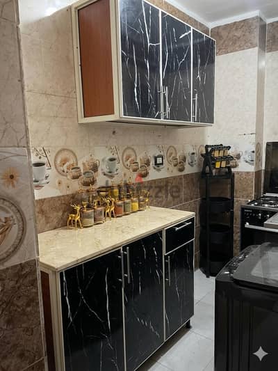 مطبخ استعمال عرسان شهرين فقط مفهوش اي ختش بالرخامه بتاعته السعر نهائي