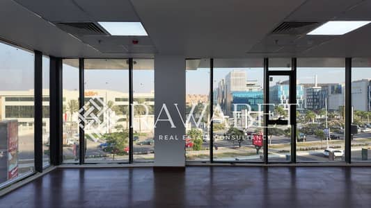 مكتب للايجار90م في مول central avenue علي بانوراما استلام فوري متشطيب بالكامل بالتكيفات تشطيب الترا سوبر لوكس في أحد أرقى المواقع في الشيخ زايد