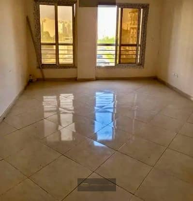 شقة مميزة للبيع في كمبوند *دار مصر - الحي 16* بالشيخ زايد، بتصميم معماري ممتاز