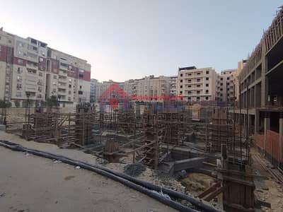 شقه 169م للبيع بالهضبه الوسطي الحي التالت قريب من نادي ايزي اسبورت و امام مدرسه ريماس
