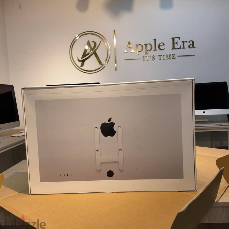 apple studio display with stand 1
