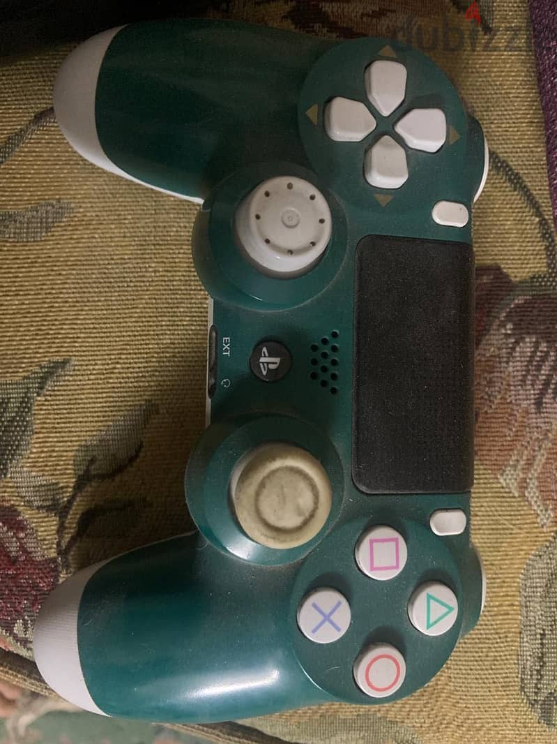 Play station 4 pro 3