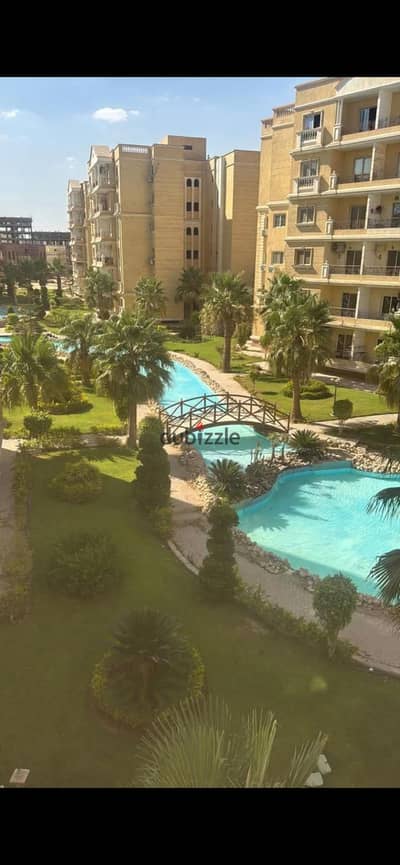 A distinctive apartment of 160 sqm directly on the lake, a luxury compound suitable for you and your family.