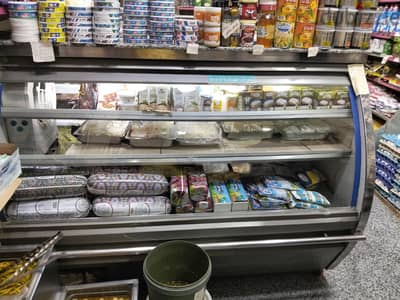 تلاجة عرض جبن
