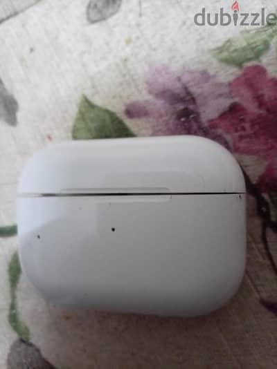 Airpods pro كوبي  استعمال 3شهور بطاريه ممتازه مفيش اي عيوب