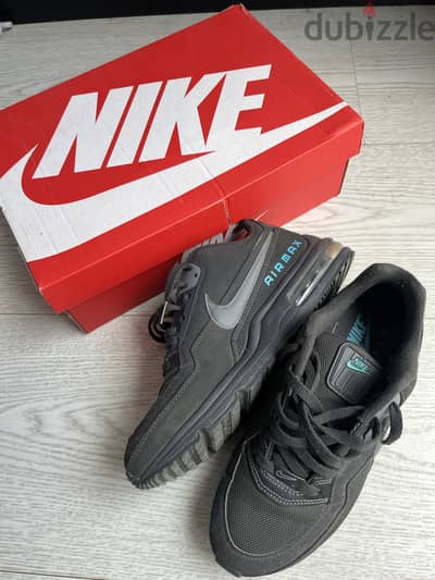 Nike Air Max - اصلي بحالة ممتازة استعمال اربع ايام فقط + العلبة - 4200