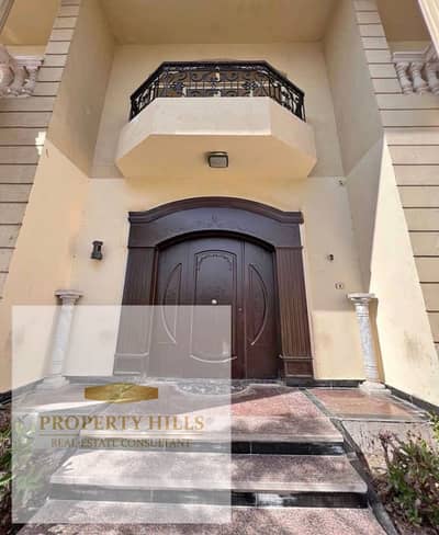 Last villa with a 25% discount, immediate delivery, 625 meters, a compound of villas only, residents living directly on the Suez Road next to Madinaty.