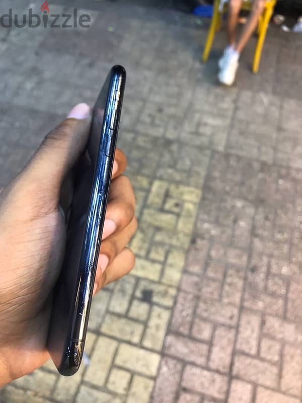 iPhone XS 4