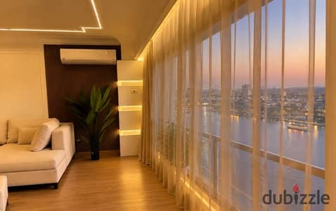 شقة مفروشة فاخرة بإطلالة مباشرة على النيل   بشارع عبدالعزيز آل سعود – المنيل داخل عمارة شيك وراقية، بموقع مميز جدًا، ومجهزة بالكامل هاي سوبر لوكس لتوفير إقامة مريحة وراقية.