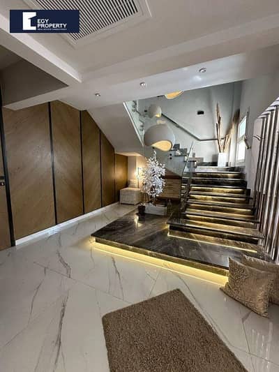 Luxury Penthouse with Waterfeature & Landscape Views For Sale in Stone Residence - New Cairo
