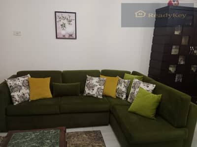 شقة للبيع في موقع مميز بالنزهة الجديدة   17 شارع طه حسين الرئيسي – ناصية شارع سيد مازن  الدور الثامن، وفوقه 3 أدوار  يوجد أسانسير  المساحة
