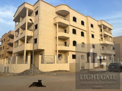 عماره سكنيه للبيع في الأندلس 2/1  الدور  3شقق نص تشطيب خقريبه من التسعين الجنوبي ومفيدا و قطاميه ديونز وماونتن فيو اكزيكتيف