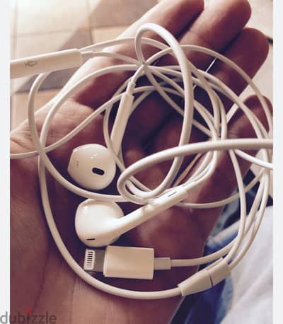Apple EarPods with lightning