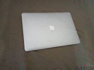 Macbook Air 2013 في حاله ممتازه مع جميع الملحقات