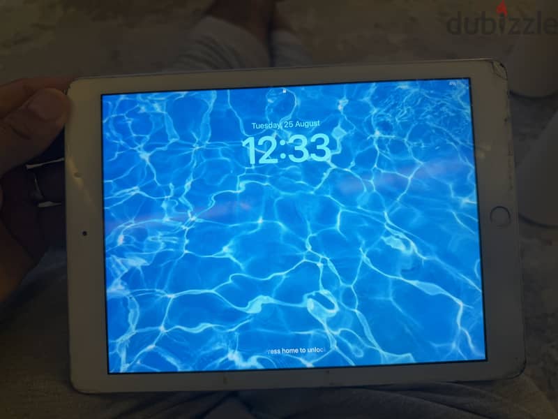 Ipad 6th generation 32 GB 1