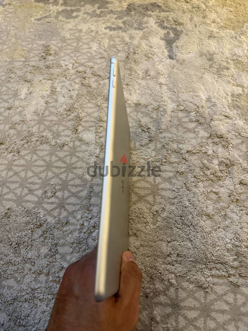 Ipad 6th generation 32 GB 3
