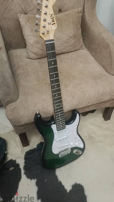 irin Stratocaster electric guitar + Amp KG-10