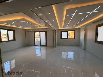  امتلك الفخامة والخصوصية في قلب 6 أكتوبر | شقة VIP ثاني نمرة من محور الكفراوي مباشرة  ​لكل من يبحث عن التميز، الهدوء، والسكن الراقي. . فرصة سكنية واستثمارية لا تُعوض في الحي الثاني (المجاورة ٨)، حيث يندمج الموقع الاستراتيجي مع أعلى معايير التشطيب الهندسي