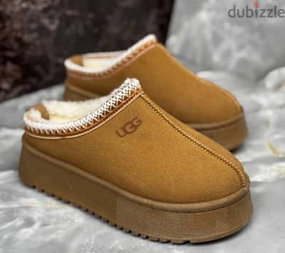 UGG (حذاء مفتوح) بطانه فرو مستورد مقاس 38 ميرور