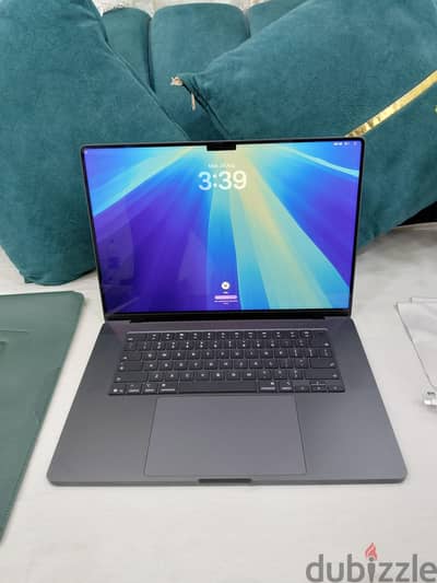MacBook pro M5 Max 16 inch (Nano Texture) Ram 48 Hard 2 Tera Like New