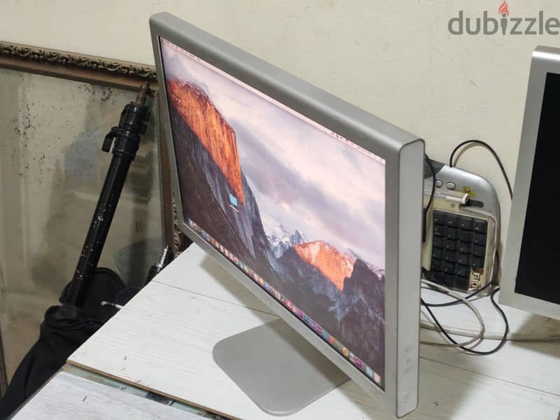 Apple Cinema display 20 inch 2