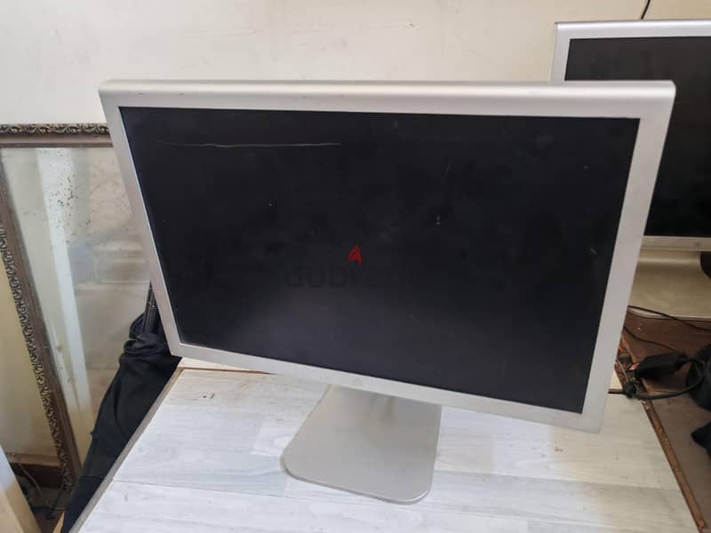 Apple Cinema display 20 inch 9