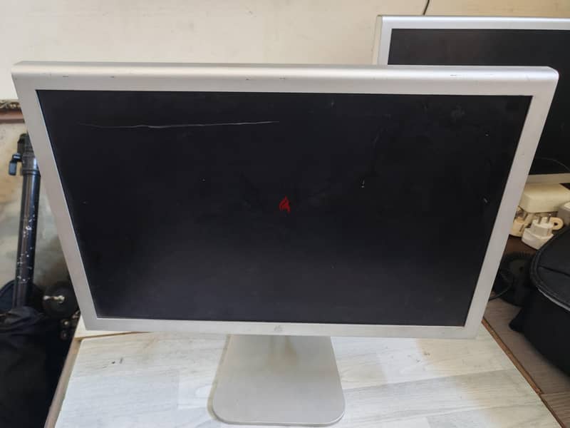 Apple Cinema display 20 inch 11