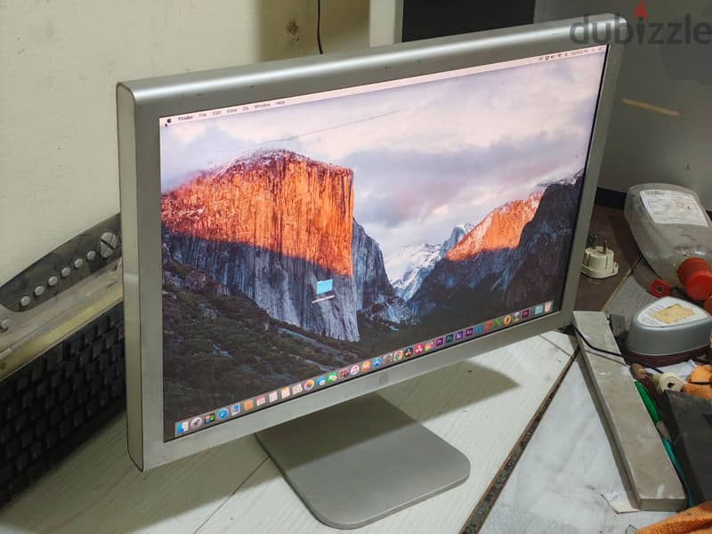 Apple Cinema display 20 inch 2