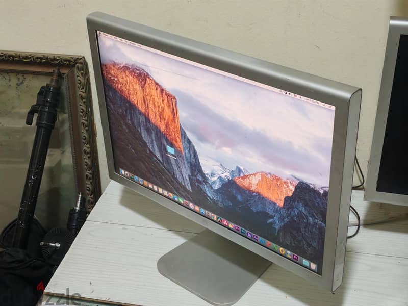 Apple Cinema display 20 inch 3