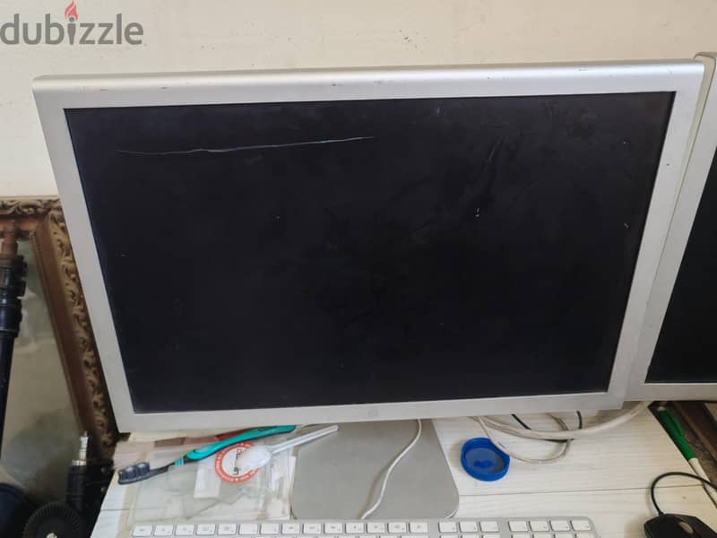 Apple Cinema display 20 inch 8