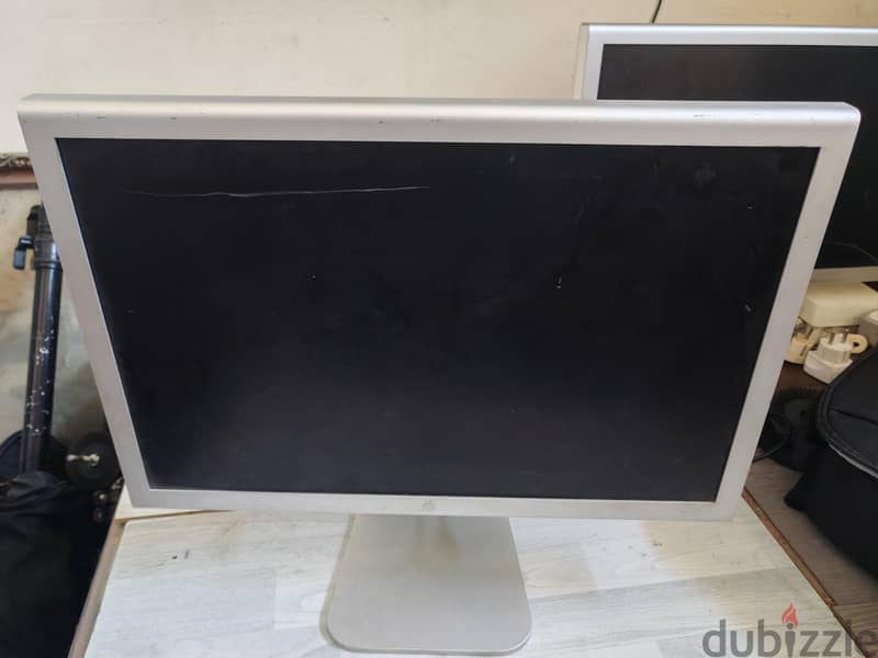 Apple Cinema display 20 inch 9