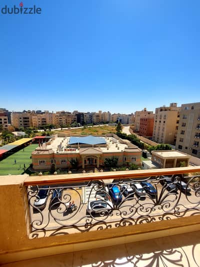 شقة للايجار بالمستثمرين الجنوبيه بالمطبخ تطل على الجامعه الامريكيه