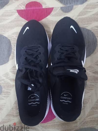 لسرعه البيع كوتشى Nike اورجينال جديد زيرو بالعلبه جايبه 5500 بسعر مغري