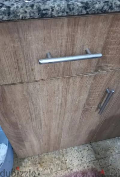 مطبخ حلو جدا لونو بيج متر يعتبر جديد. مفهوش اي حاجه بسعر تحفه