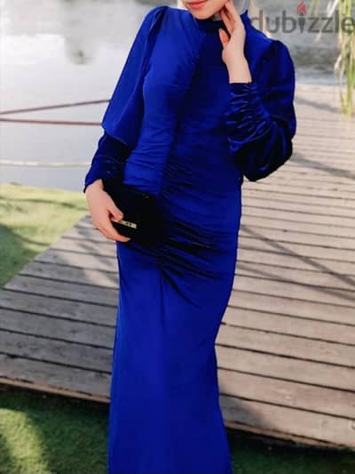 فستان سواريه قطيفه لامع Royal Blue مستعمل مرة واحده -حاله الزبرو
