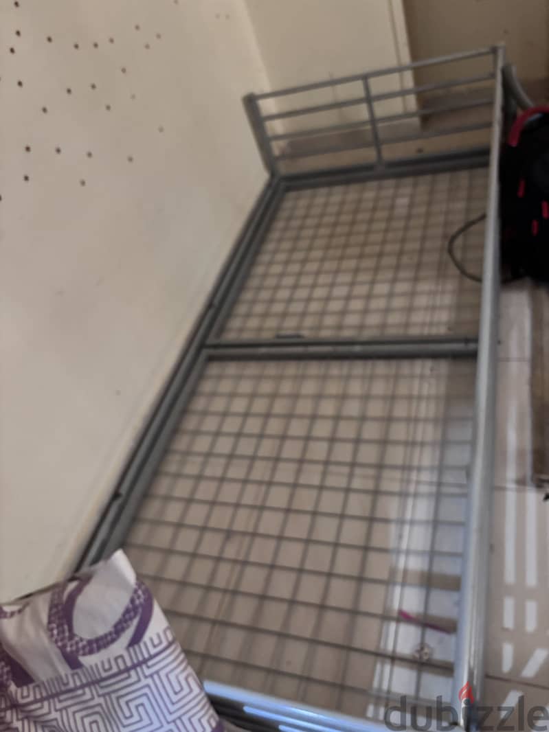 سرير اطفال 1