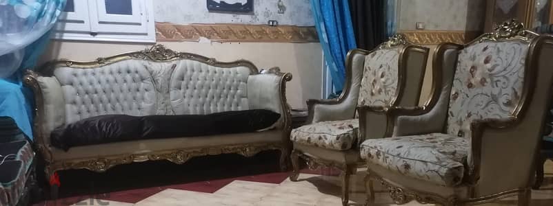 صالون للبيع
