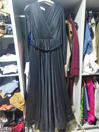 بيع فستانين سهره أسود واحمر