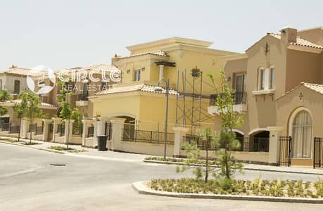 فيلا مستقلة 320م بحديقة 550م تشطيب إعمار | 4 غرف + غرفة مربية وغسيل للإيجار في ليفانا أبتاون كايرو بالمقطم