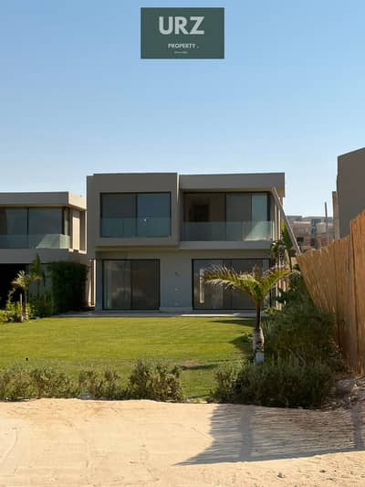 Own and invest with a 4 million down payment in a Sea Shore Hyde Park villa townhouse with a full panoramic sea view next to Hacienda La Vista Mounta