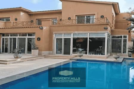 فيلا بانورامية استلام فوري 261 متر 3 ادوار مع حمام سباحة خاص في NYOUM October بجوار Mountain View و Grand Heights