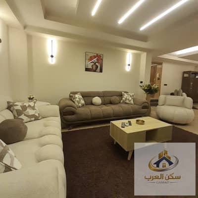 شقه مفروشه فندقيه للايجار مساحتها 255 بموقع رائع مس بشارع انور المفتي اول عباس العقاد ايجار يومي وشهري من المالك مباشره انترنت واي فاي مجاني