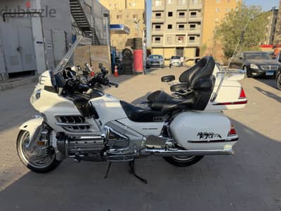 Honda Gold wing white 1800 cc 2005 unniversal 