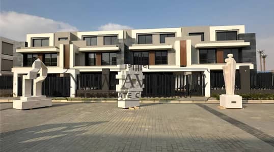 اقل سعر و اقل مقدم لفيلا للبيع في كمبوند باتيو تاون بموقع مميز و في مفتوح Patio Town