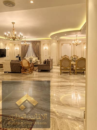 شقة للبيع في التجمع الخامس النرجس 1 فيلات  موقع مميز وراقي في قلب القاهرة الجديدة بالقرب من شارع التسعين الجنوبي ومحاور جمال عبد الناصر وطلعت حرب ومحمد نجيب وقريبة من الجامعة الأمريكية AUC والجامعة الألمانية GUC مسجد فاطمة الشربتلي منطقة خدمات النرجس فندق